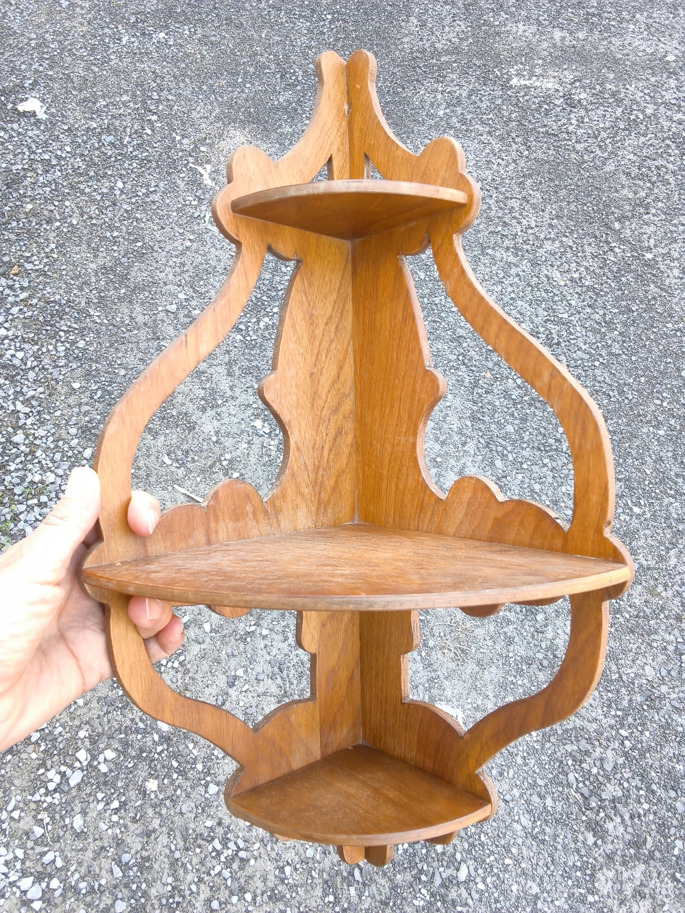 Vintage Wood Scrollwork Corner Shelf – 3-Tier Victorian Style Whatnot Étagère